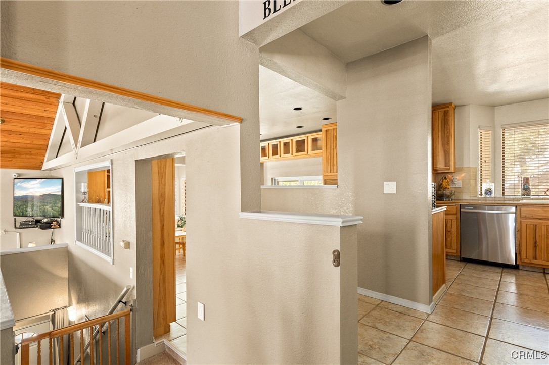 27596 North Bay Road Property Photo 11