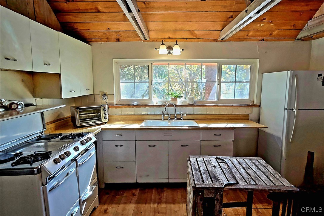 21661 Crest Forest Drive Property Photo 8