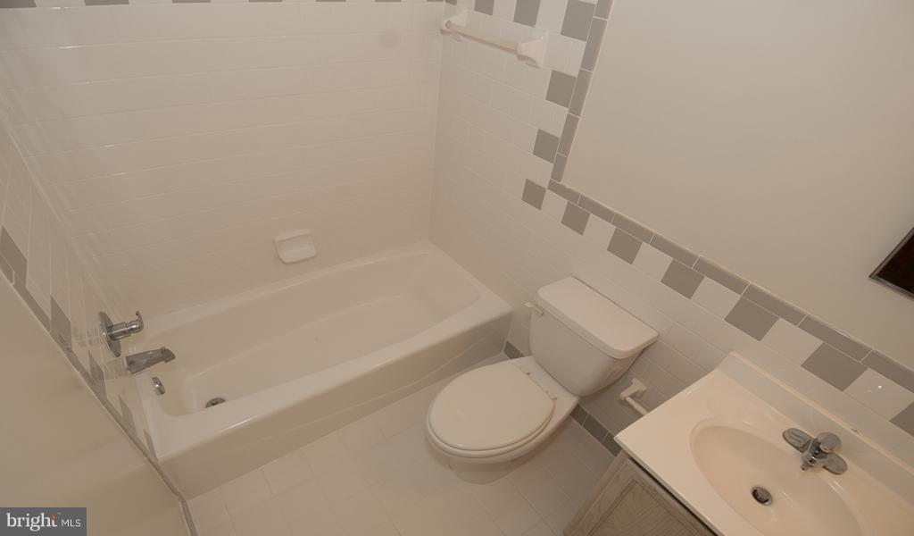 10401 46th Ave Property Photo 18
