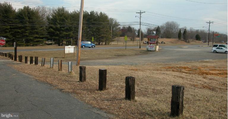 10 Hillside Ct Property Photo 1