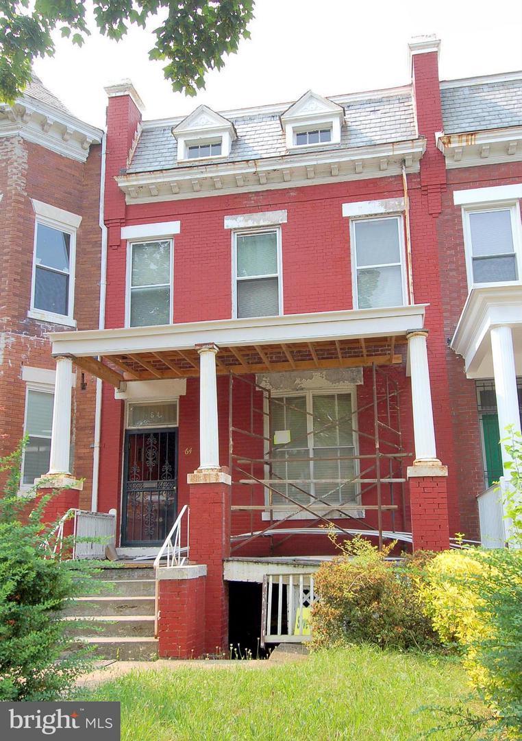 64 ADAMS ST NW