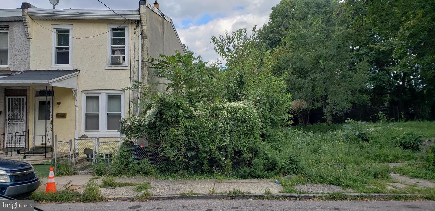 6065 N Beechwood St Property Photo 2
