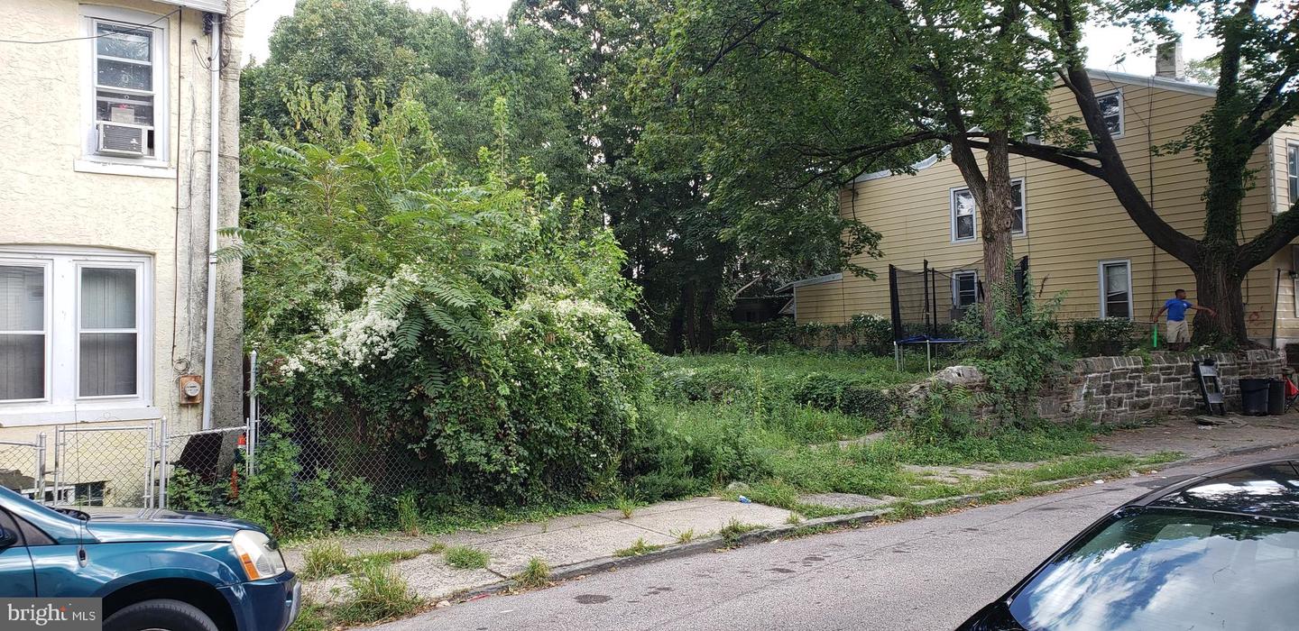 6065 N Beechwood St Property Photo 3