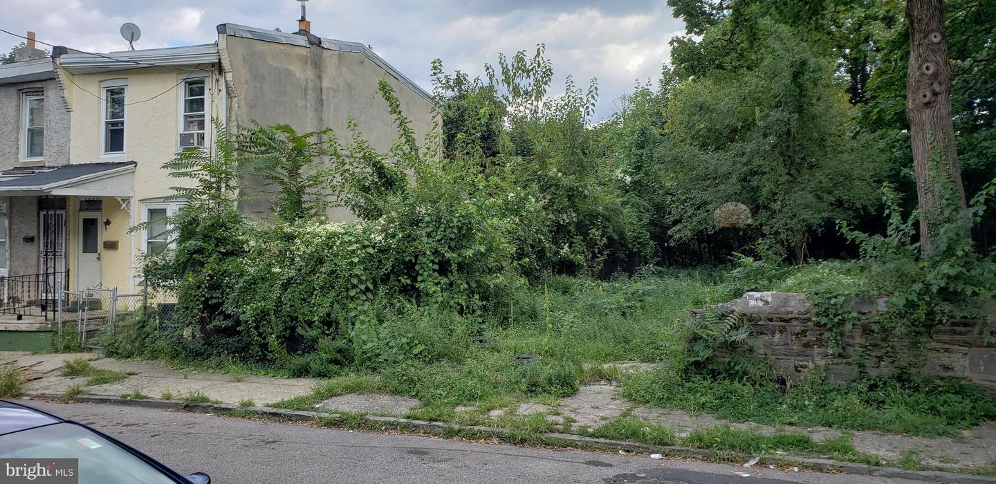 6065 N Beechwood St Property Photo 4