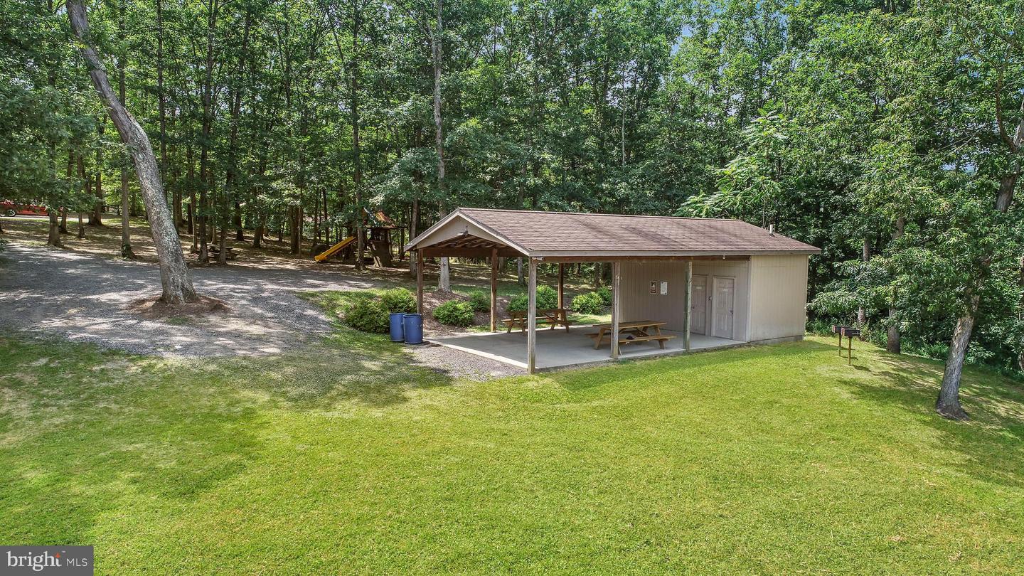 23 Lakewood Dr N Property Photo 5