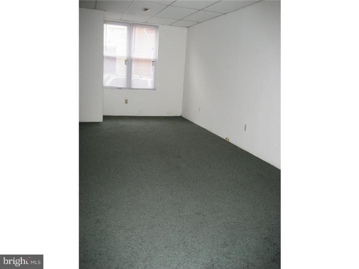 3110 N Croskey St Property Photo 4