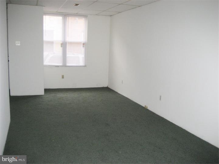 3110 N Croskey St Property Photo 5