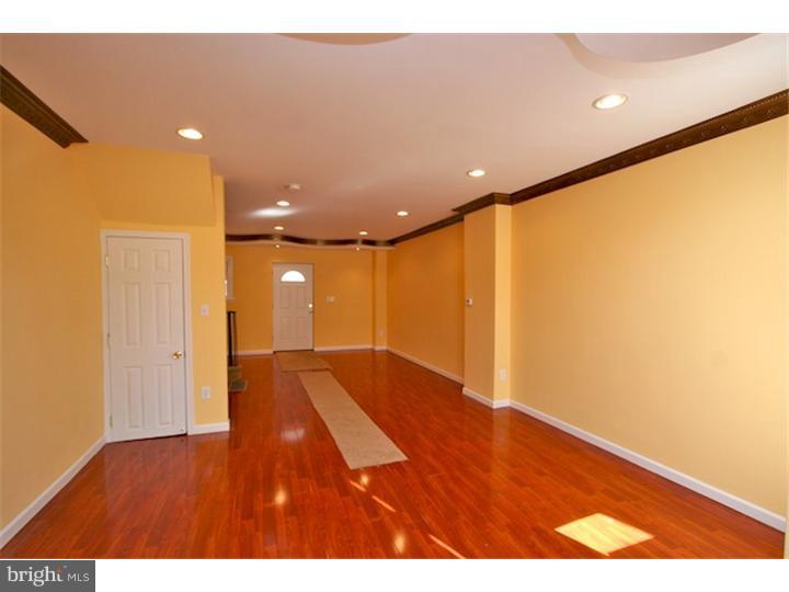 906 Marcella St Property Photo 2