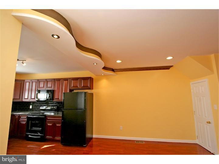906 Marcella St Property Photo 3