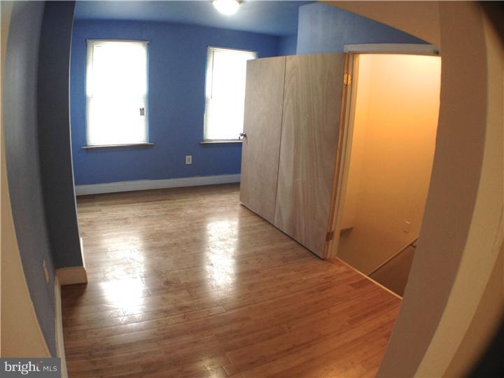 1912 E Firth St Property Photo 3