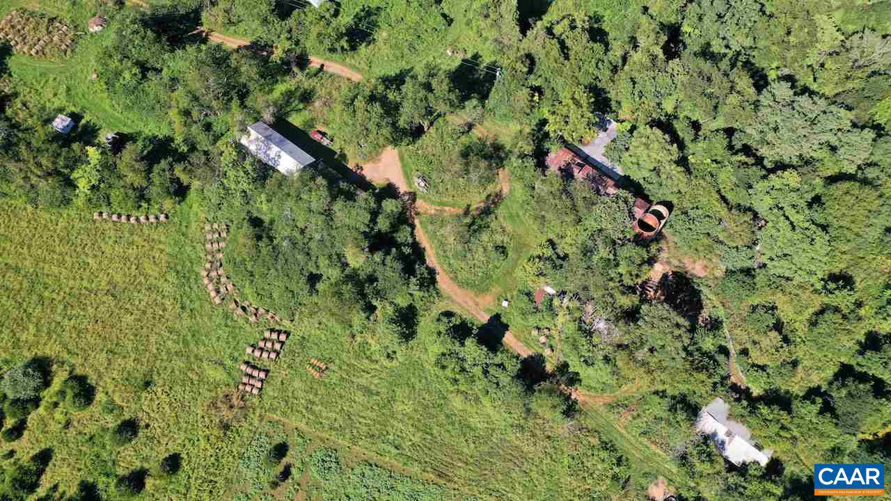 977 Woodlands Rd Property Photo 6