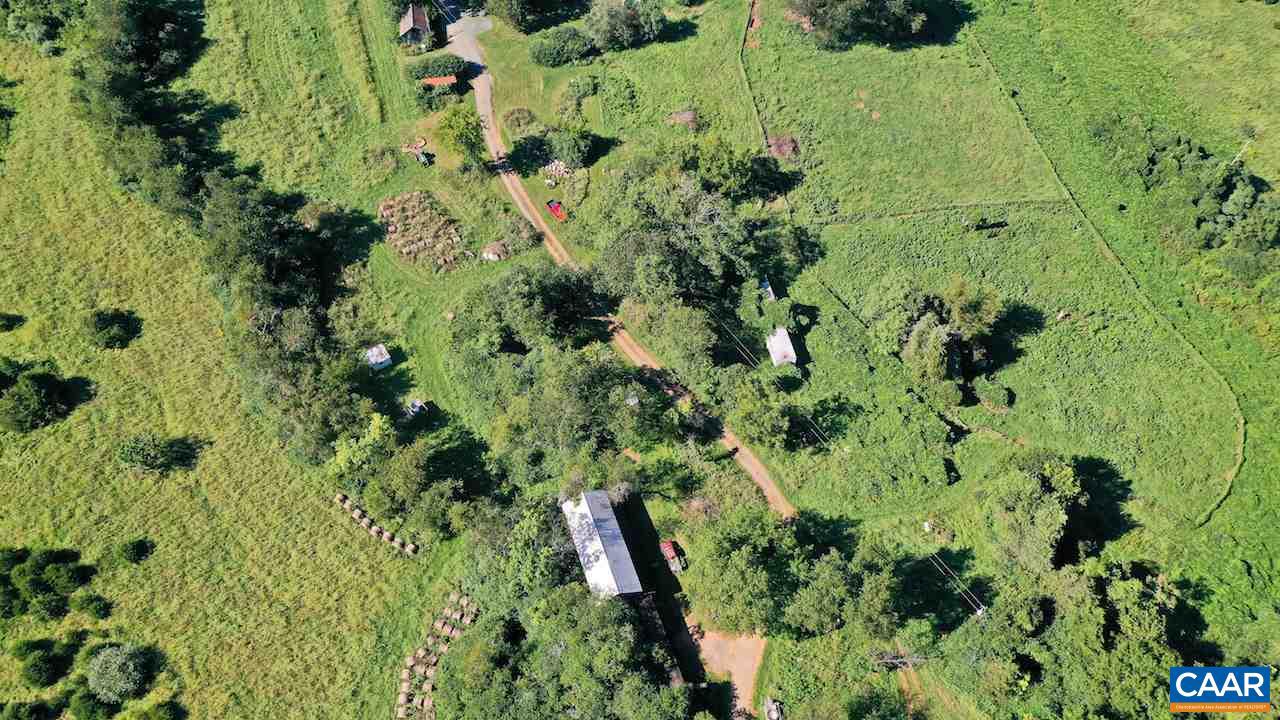 977 Woodlands Rd Property Photo 7