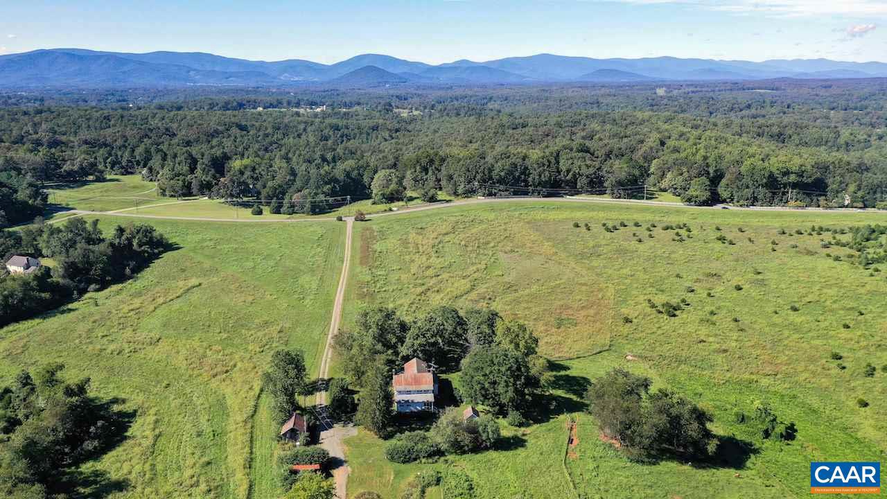 977 Woodlands Rd Property Photo 9