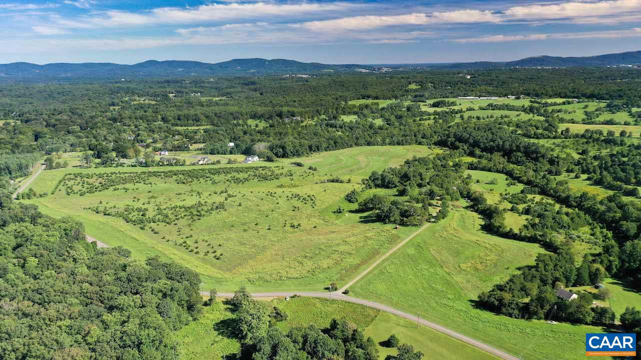 977 Woodlands Rd Property Photo 12