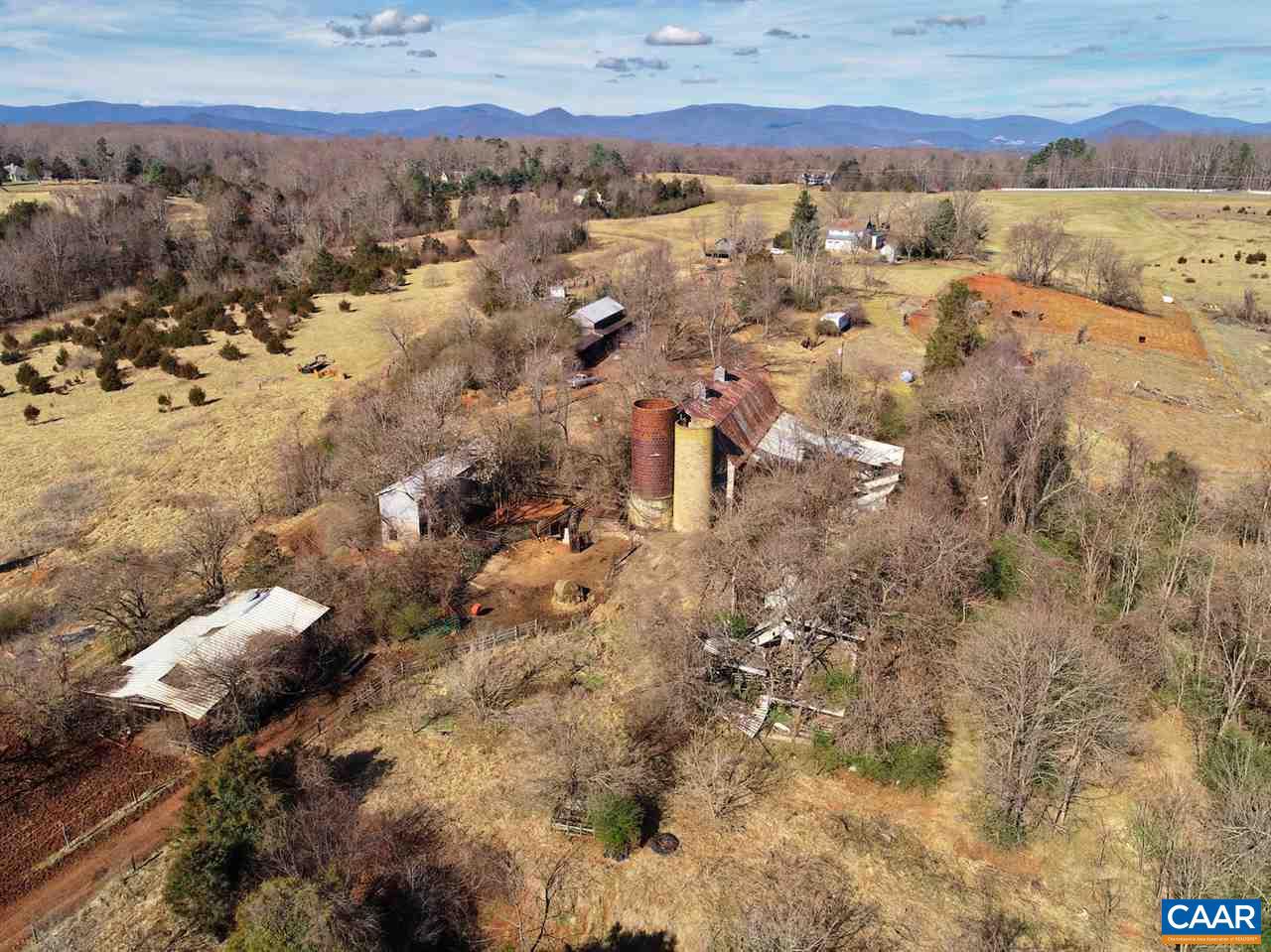 977 Woodlands Rd Property Photo 20