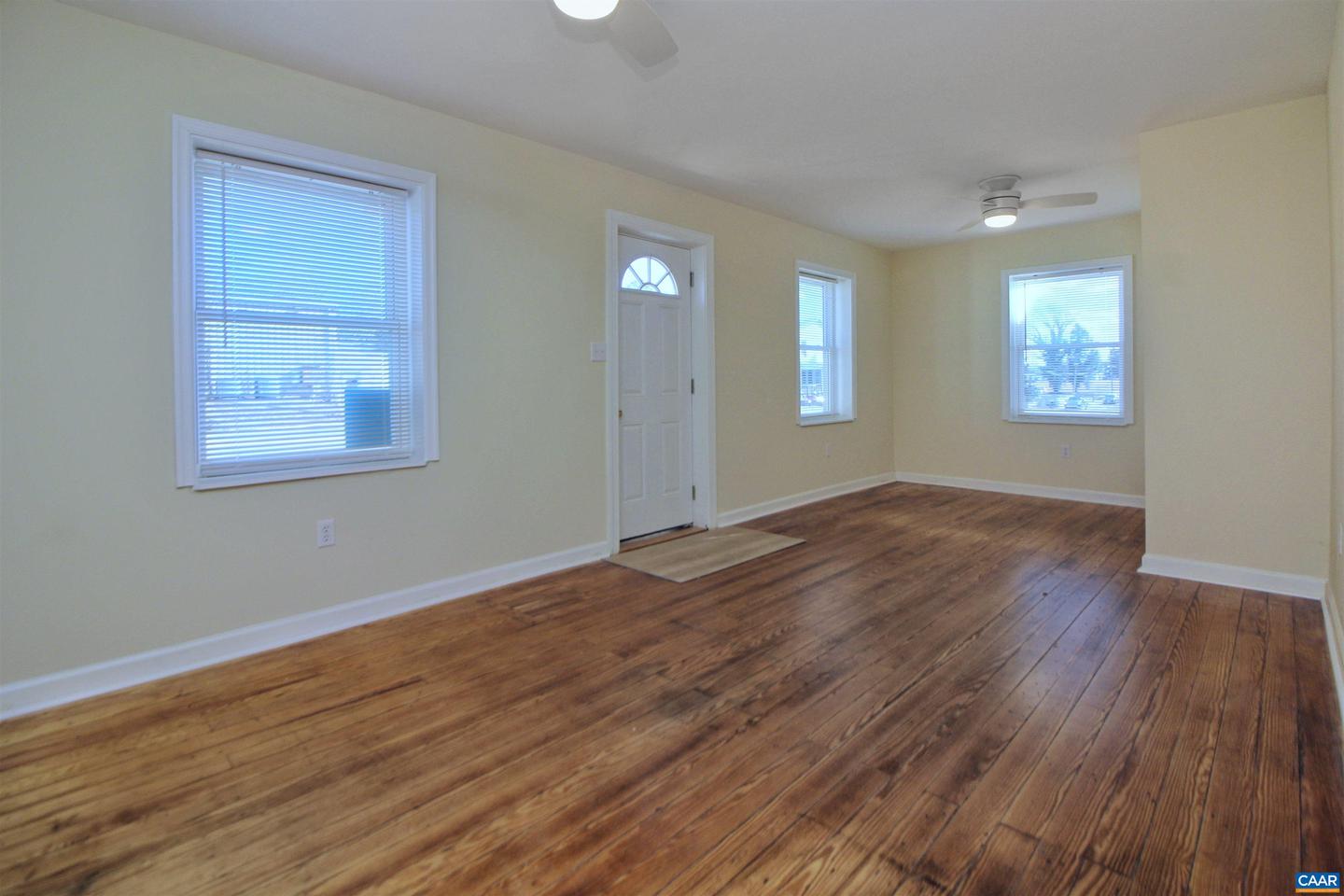 629 Mineral Ave Property Photo 3