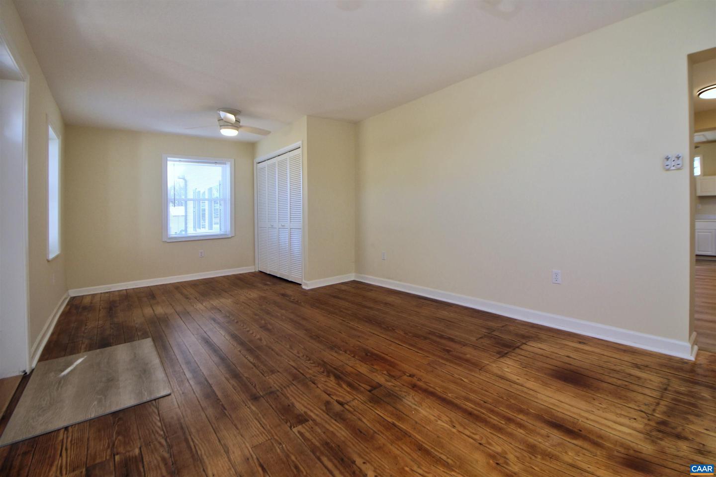 629 Mineral Ave Property Photo 6