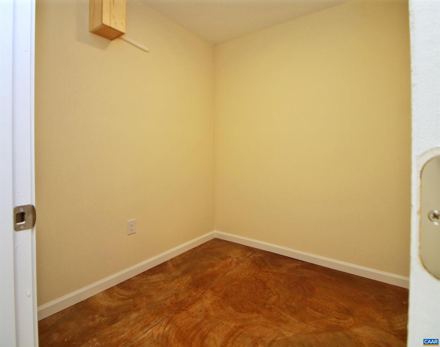 629 Mineral Ave Property Photo 10