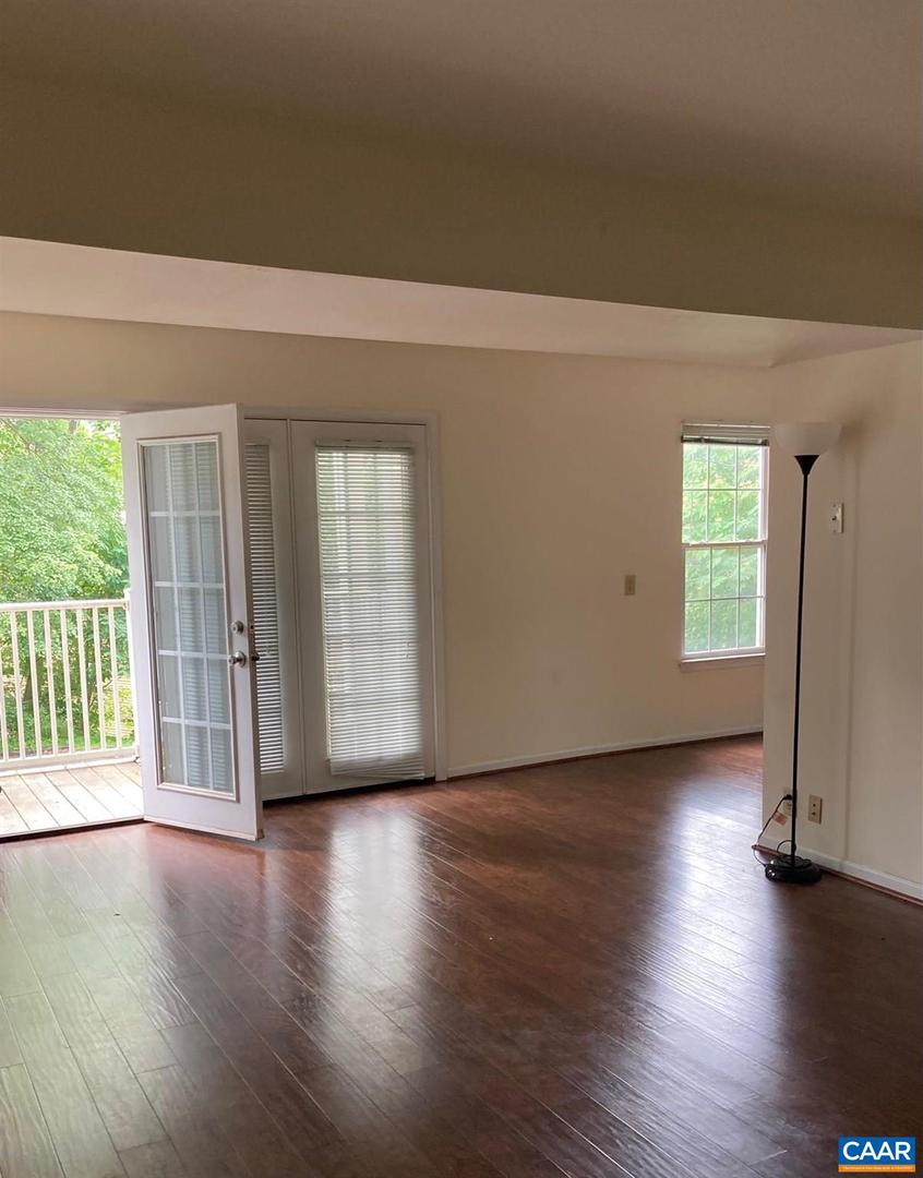 1207 Villa Ln #d Property Photo 2