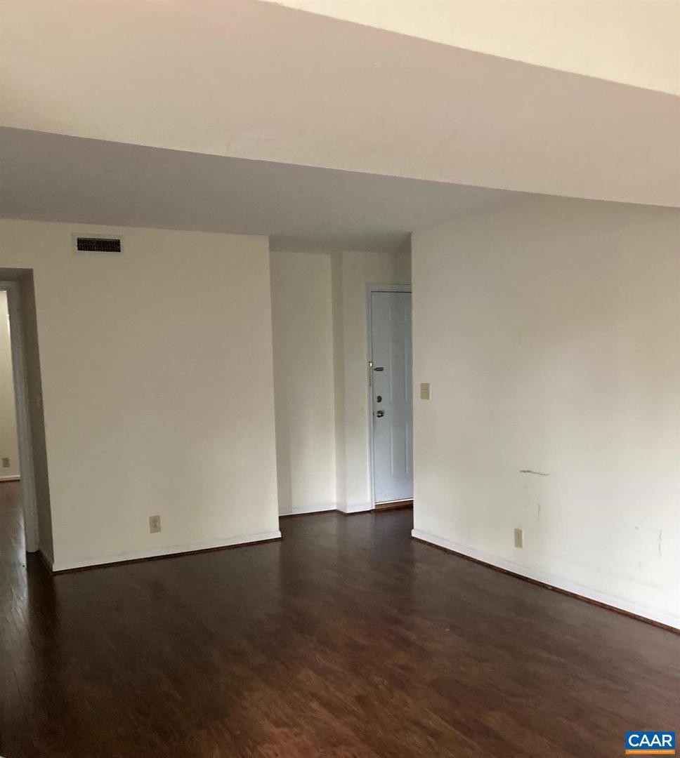 1207 Villa Ln #d Property Photo 7