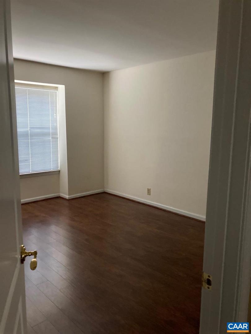 1207 Villa Ln #d Property Photo 8
