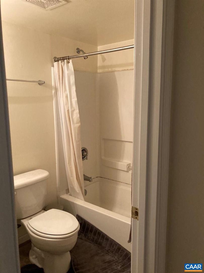 1207 Villa Ln #d Property Photo 9