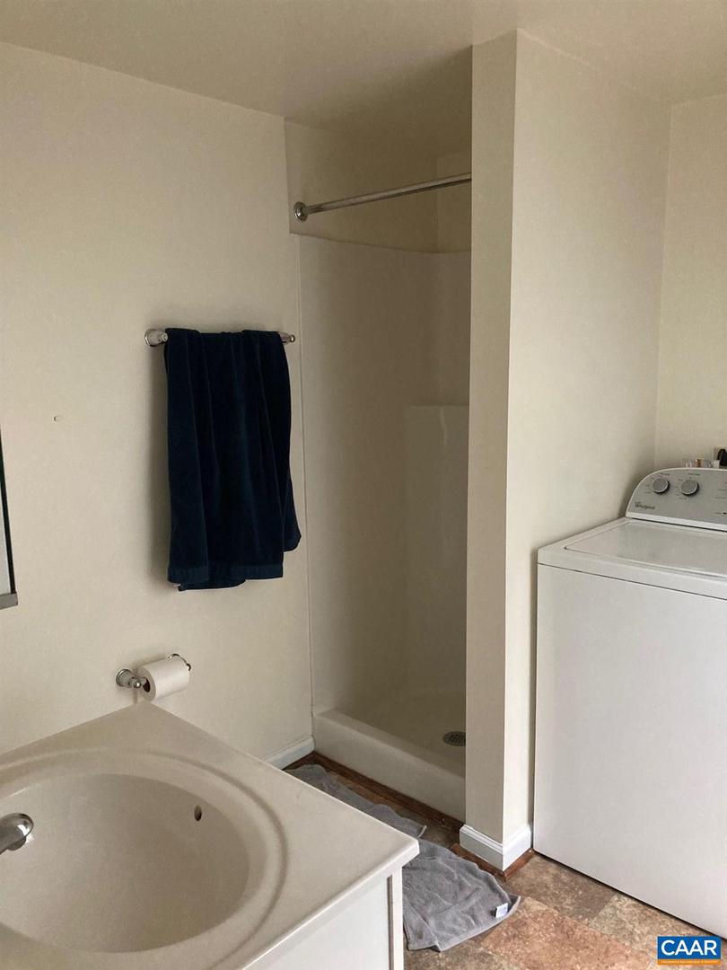 1207 Villa Ln #d Property Photo 10
