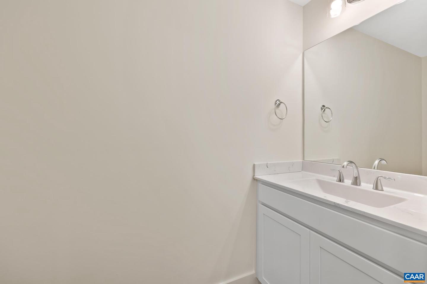 487 Kenwood Ln Property Photo 8