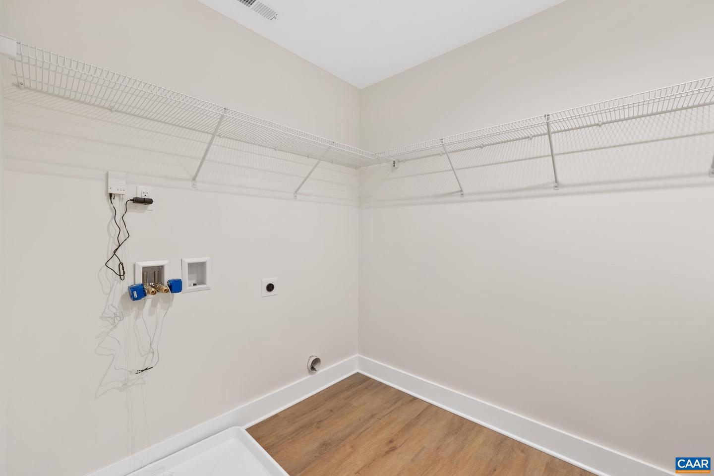 487 Kenwood Ln Property Photo 24