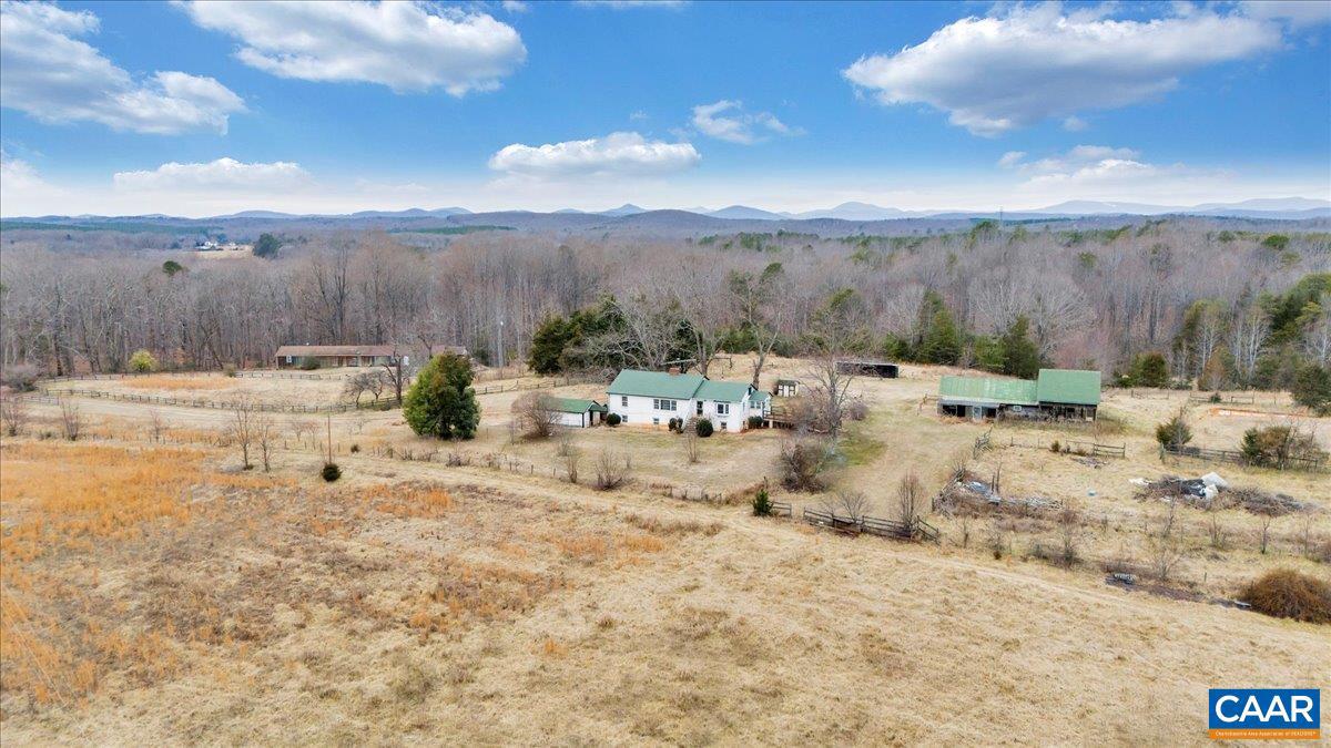 2420 James River Rd Property Photo 1