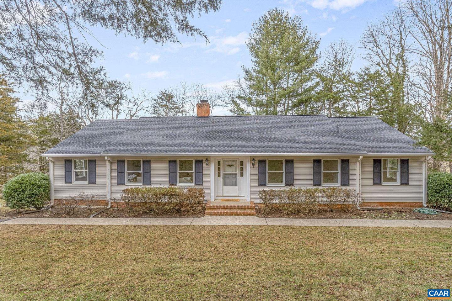 935 Emerson Dr Property Photo