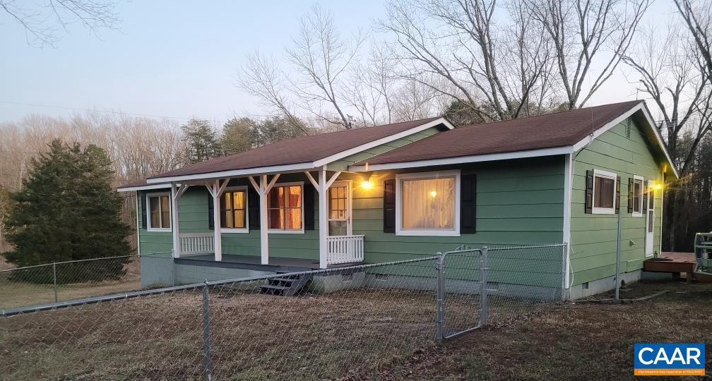 916 Hensley Rd Property Photo 3