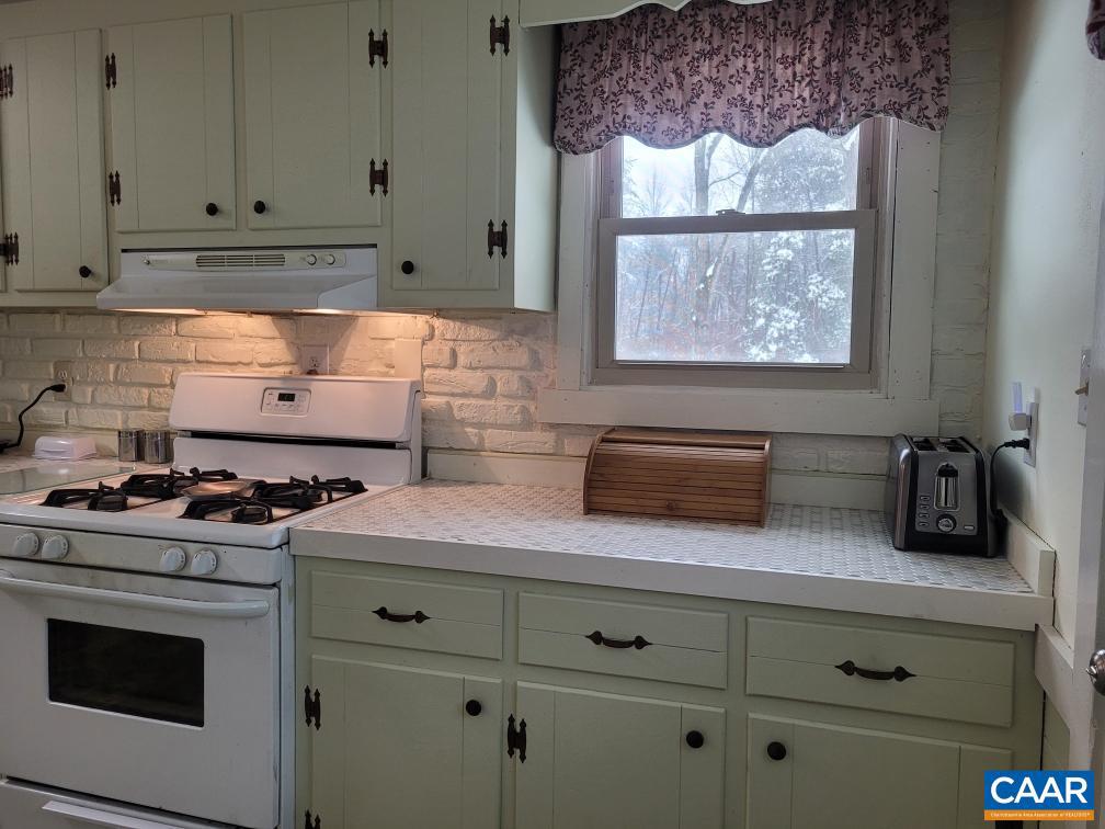 916 Hensley Rd Property Photo 14
