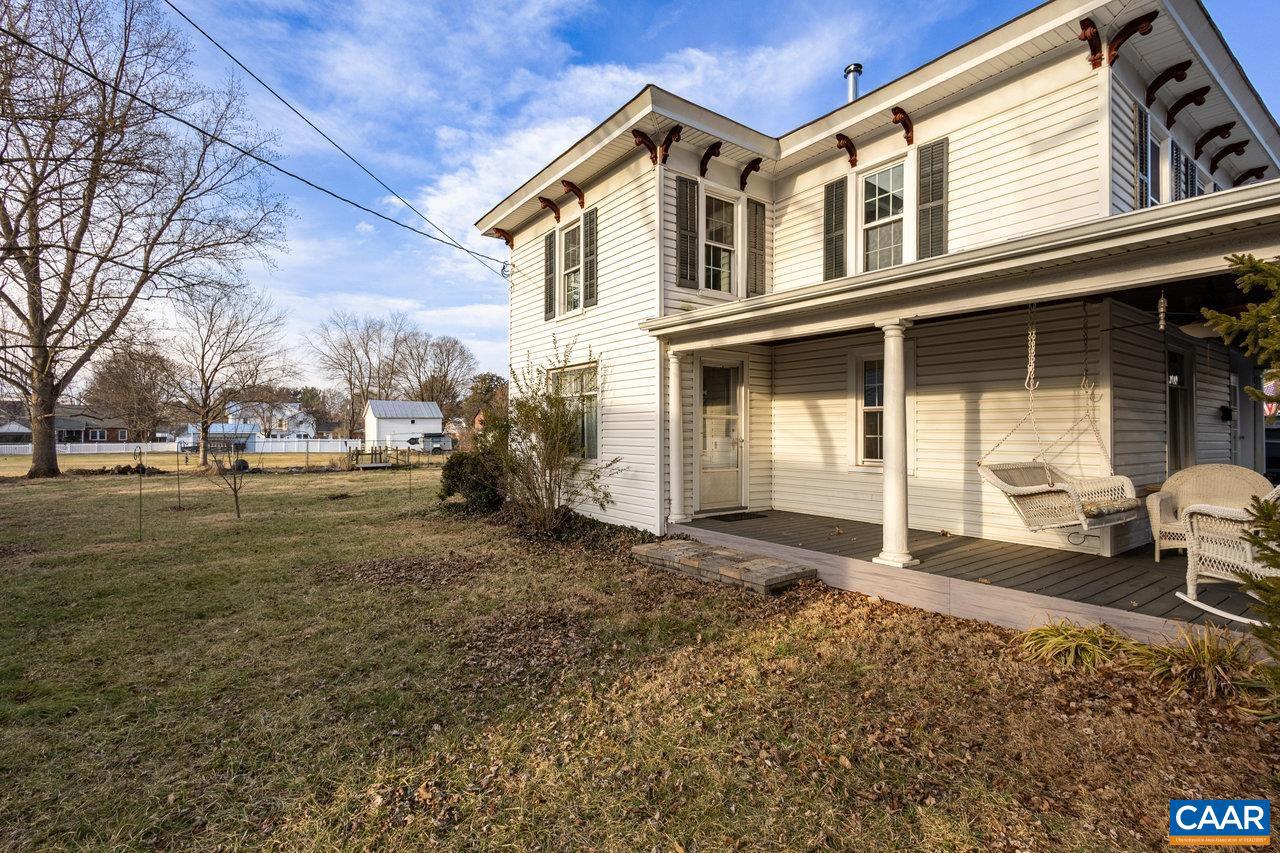 107 W College St Property Photo