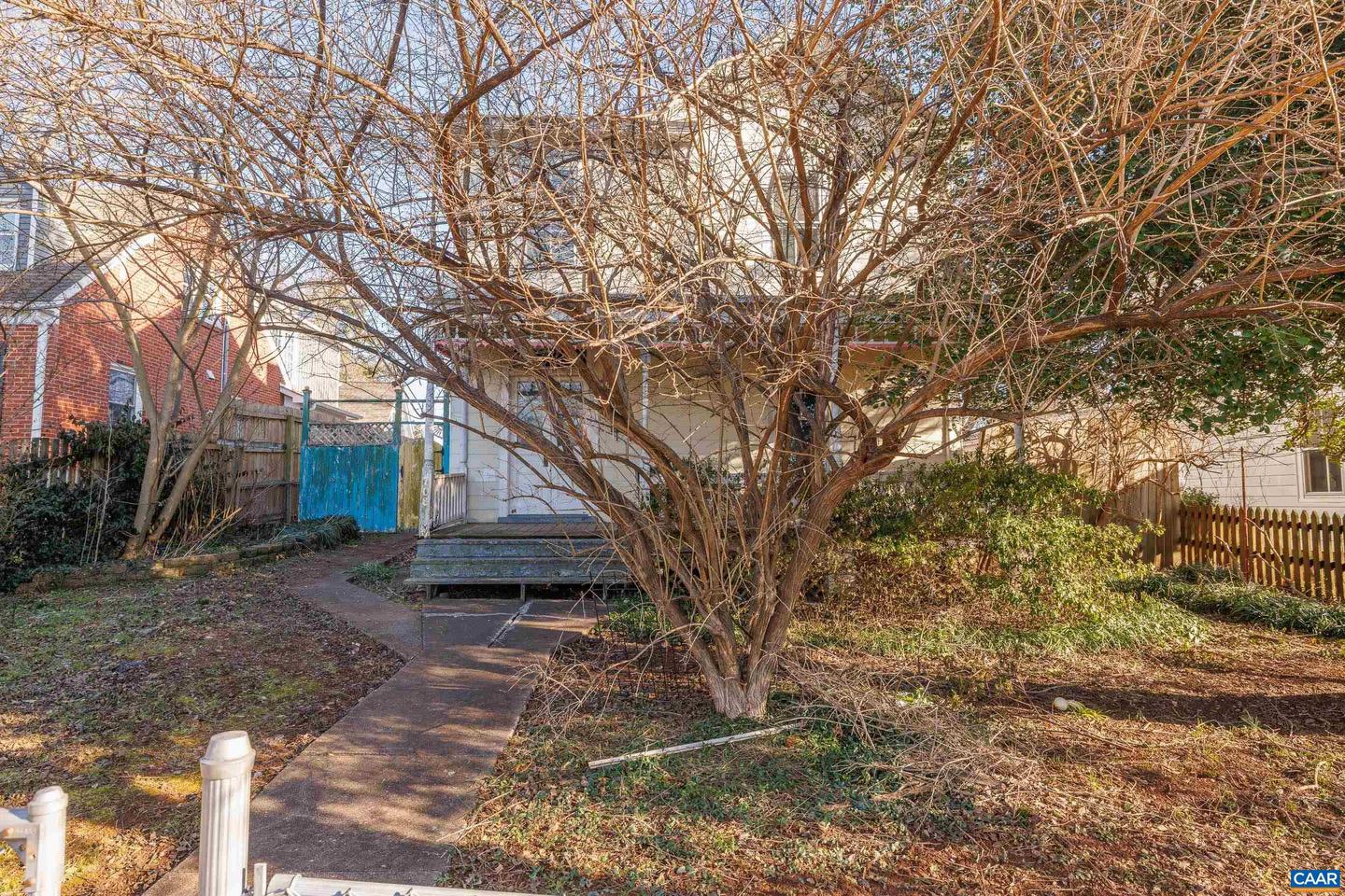 708 Locust Ave Property Photo