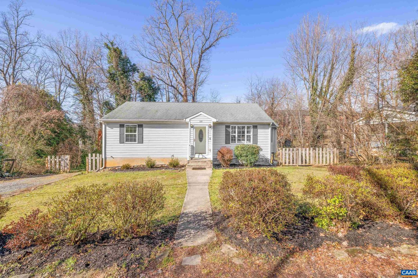 121 W Park Dr Property Photo