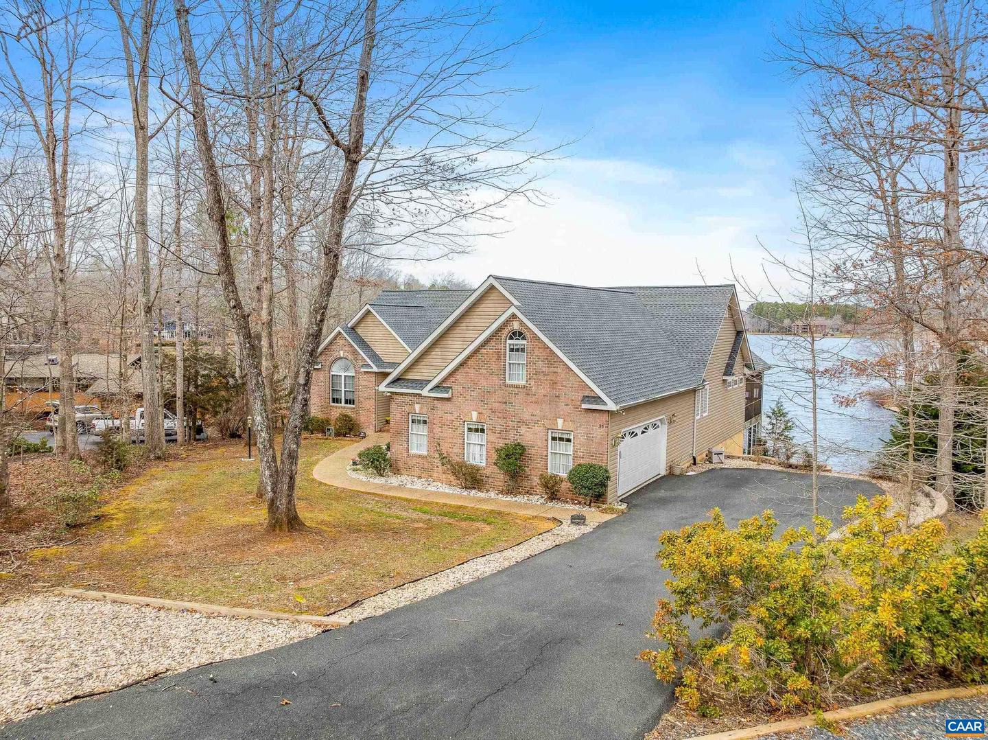 35 Chatham Ln Property Photo