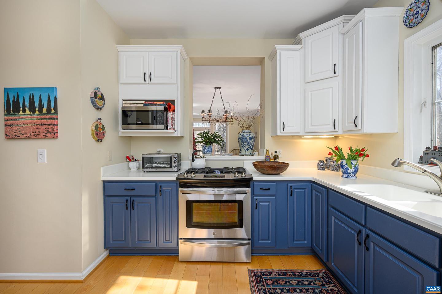 102 Melbourne Prk #e Property Photo 4