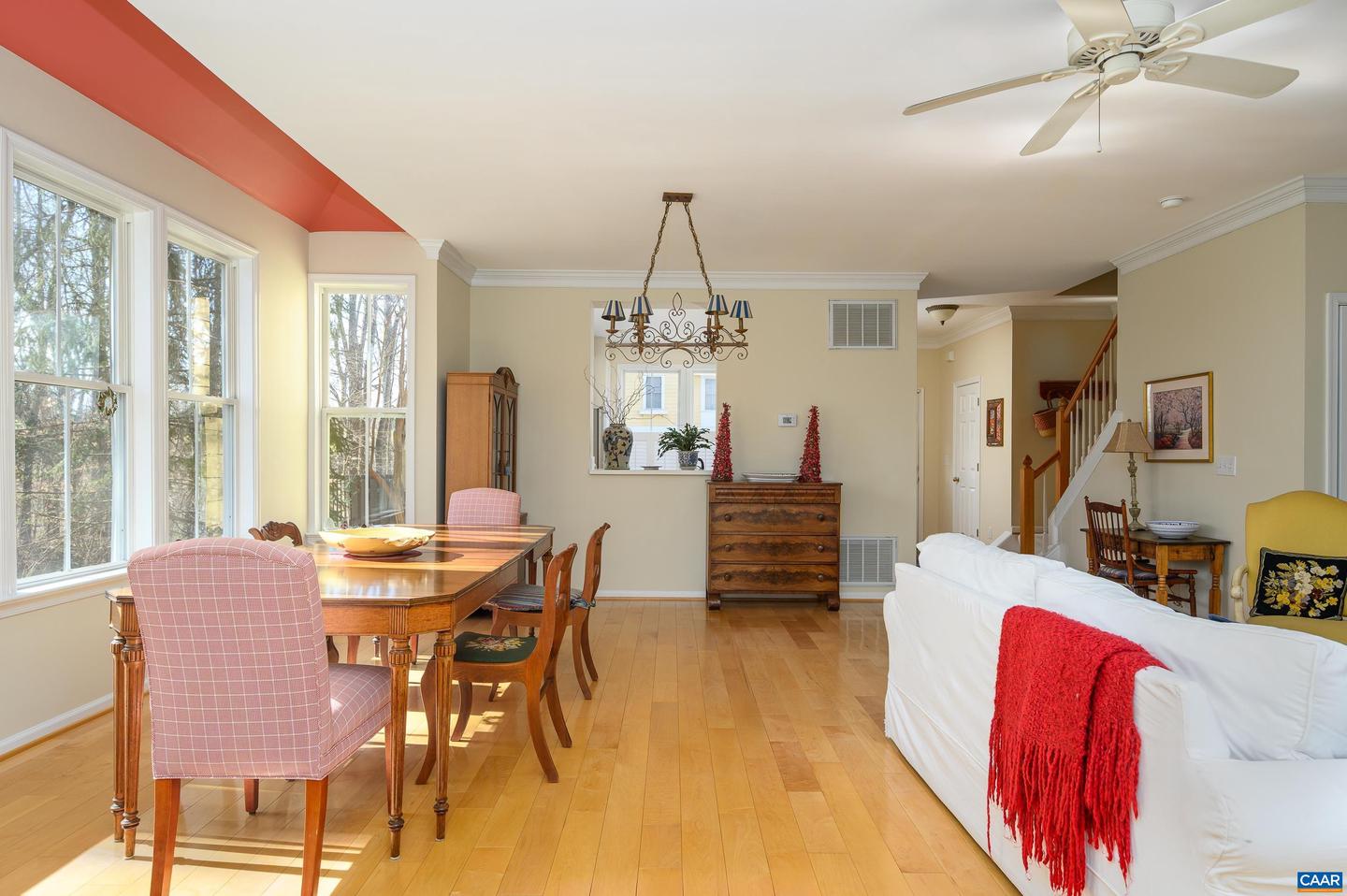 102 Melbourne Prk #e Property Photo 6