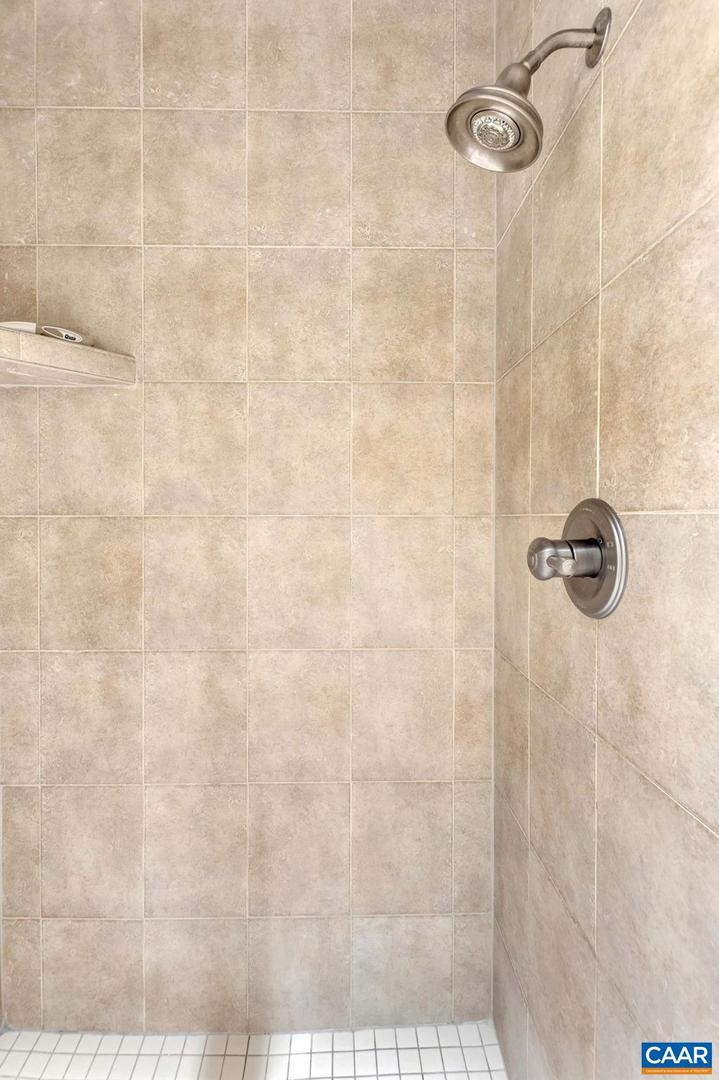 210 Ne 10th St #103 Property Photo 10