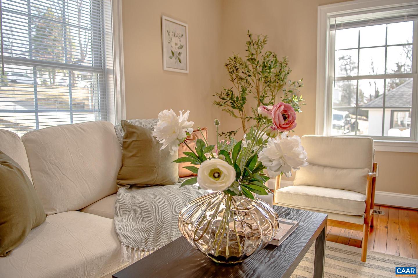 103 Linden St Property Photo 5