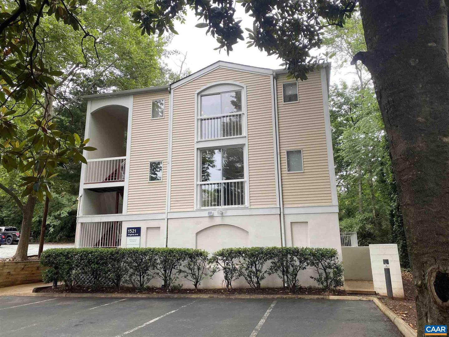 1521 Virginia Ave Property Photo