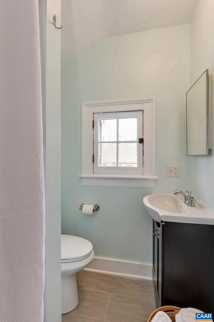 207 Douglas Ave Property Photo 16