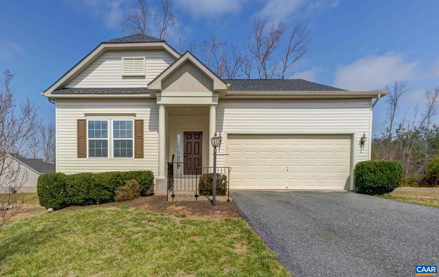 9 Rosalyn Way Property Photo