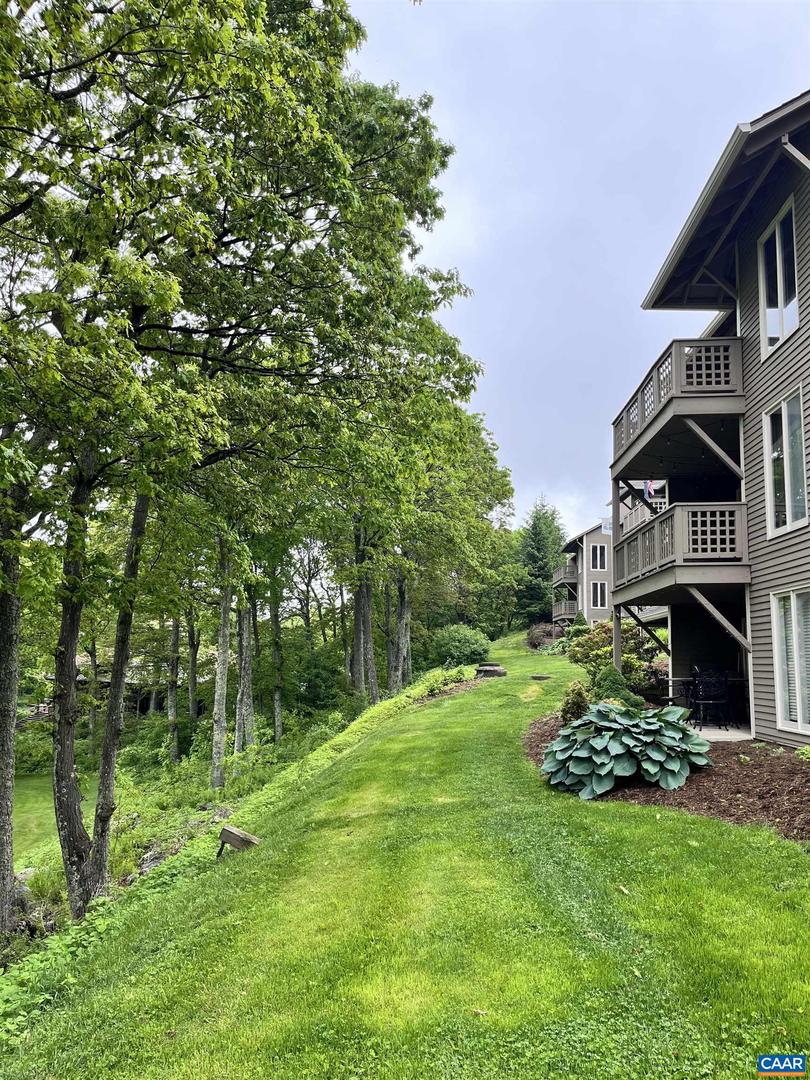 2052 Stone Ridge Condos Property Photo