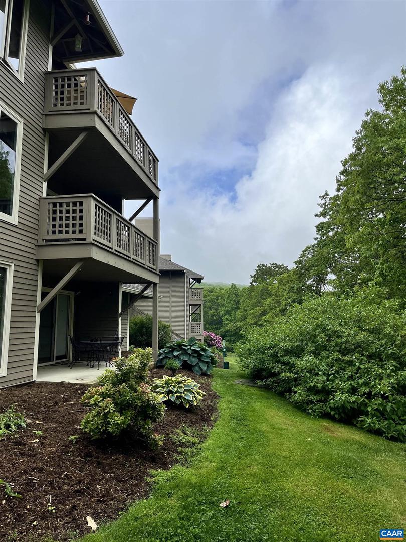 2052 Stone Ridge Condos Property Photo 2