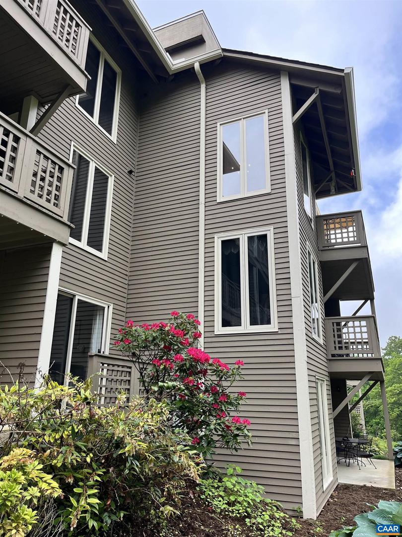 2052 Stone Ridge Condos Property Photo 3