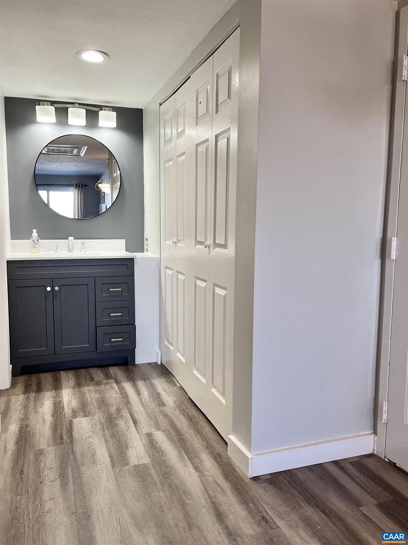 2052 Stone Ridge Condos Property Photo 15