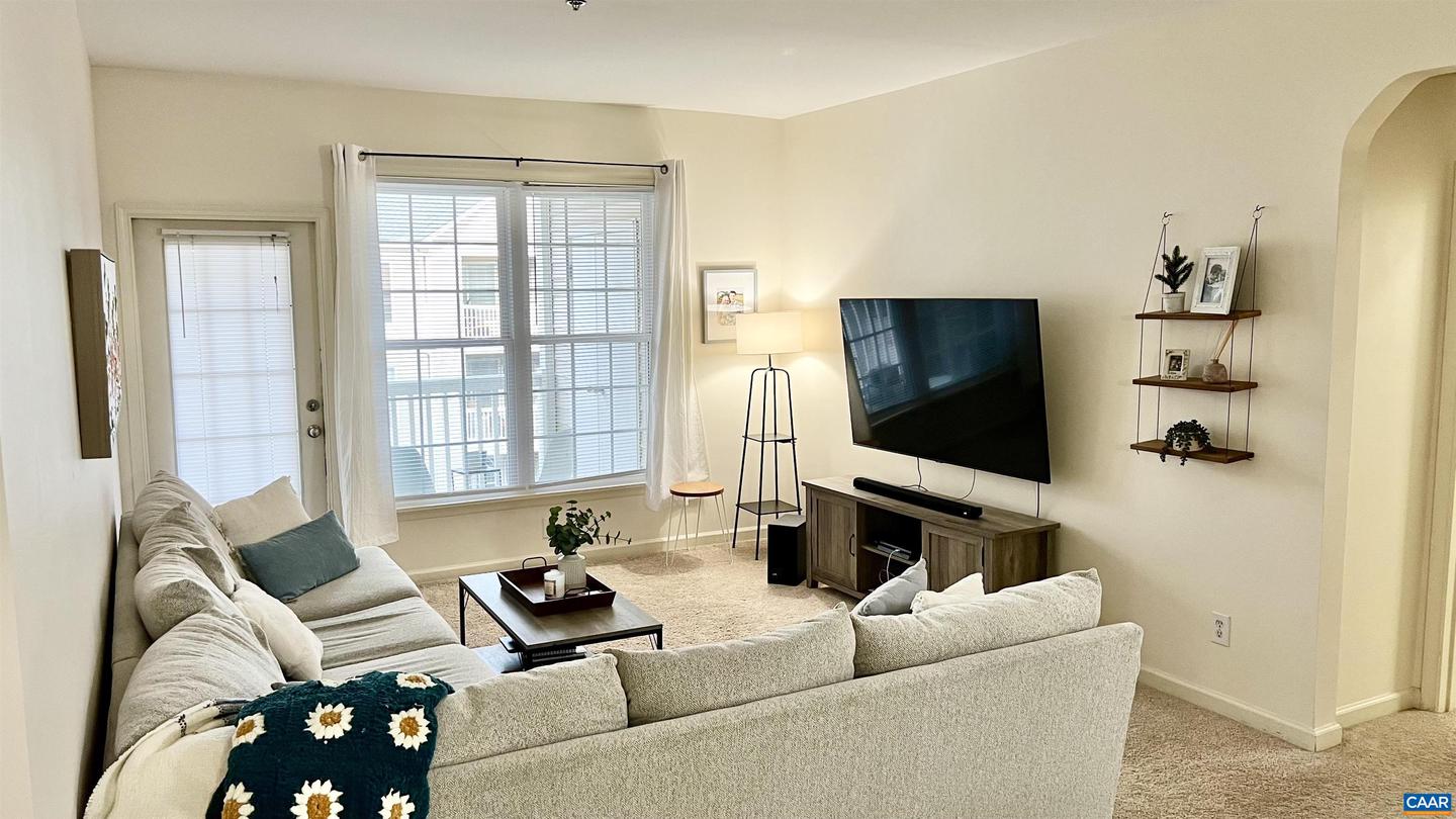 280 Riverbend Dr #4a Property Photo 2