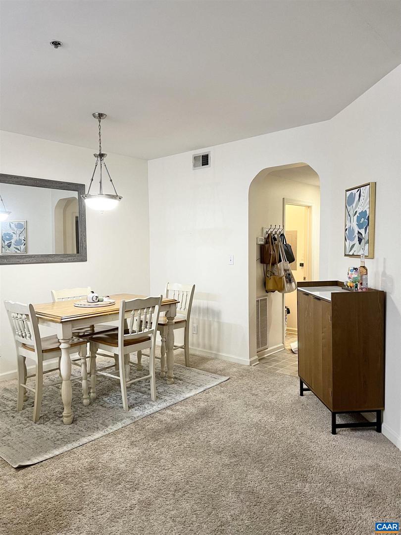 280 Riverbend Dr #4a Property Photo 4